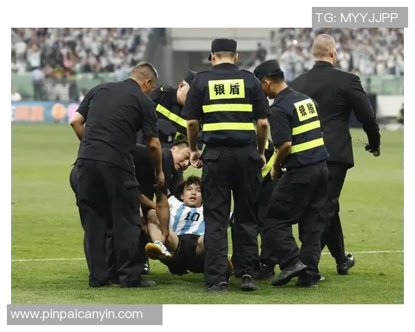 北京足球队战术之争引发球迷热议与专家分析